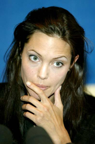 angelina jolie without makeup. ANGELINA JOLIE WITHOUT MAKEUP1-RORO-Z Previous Next